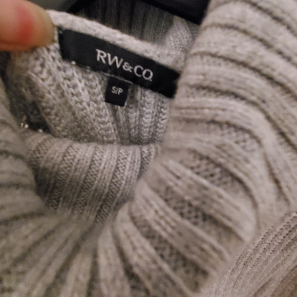 High Low Turtleneck - Picture 5 of 8